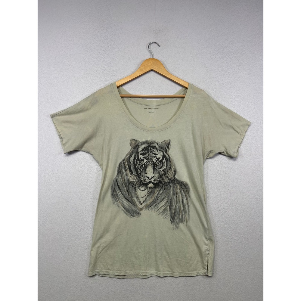 Safari New York & Company Womens Small Sage Tiger Graphic Scoop Neck Tee